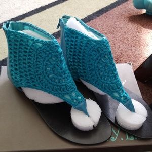 NYLA crochet sandals 8-runs big
